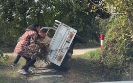 Màn giúp tài xế xe ba gác đi vào lùm cây