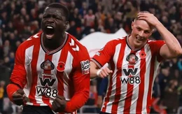 Ghi siêu phẩm phút 90+4, Sunderland cắt đứt mạch chiến thắng của Arsenal