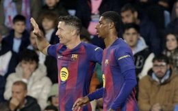 Lewandowski trở lại đá chính, lập hat-trick giúp Barca thắng đậm