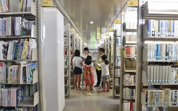 Nửa số học sinh Nhật Bản không đọc sách, smartphone 'chiếm hết thời gian'