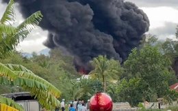 Bãi chứa nhựa đường ở Đà Nẵng bốc cháy dữ dội