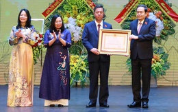 Nhà xuất bản Chính Trị Quốc Gia Sự Thật đón Huân chương Lao động hạng nhất