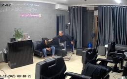 Thanh niên ngồi ghế gục đầu ngủ say như chết khiến cụ ông hú hồn