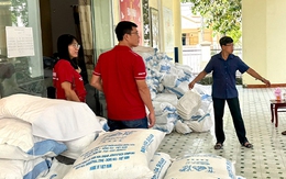 Prudential hỗ trợ học sinh và nhiều gia đình khó khăn bị ảnh hưởng bão lũ tại miền Trung và miền Bắc