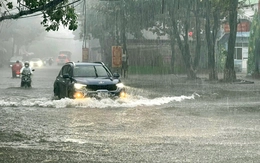 Mưa lớn gây ngập cục bộ nhiều tuyến đường ở Phan Rang