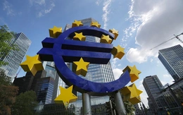 Giải cứu thành công biểu tượng đồng euro khổng lồ