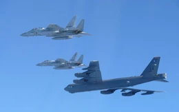 Mỹ điều pháo đài bay B-52 bay qua biển Nhật Bản sau cuộc tập trận Trung - Nga