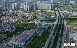 Hà Nội rào chắn một phần đại lộ Thăng Long, Xuân Thủy để sửa chữa, xe cộ di chuyển ra sao?