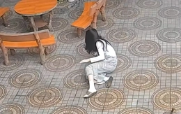 Cô gái 'vồ ếch' khi hớt hải ra nhận hàng shipper