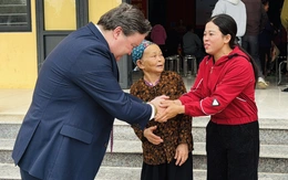 Đại sứ Mỹ đến thăm các gia đình bị ảnh hưởng bởi thiên tai ở Lạng Sơn