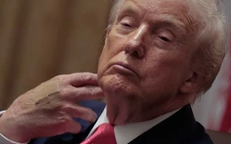 Nhà Trắng nói gì về bàn tay dán băng cá nhân của ông Trump?