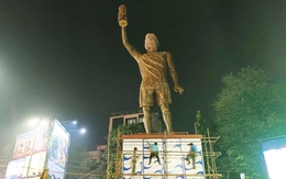 Lionel Messi dự khánh thành tượng cao 21m của chính mình