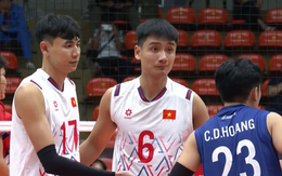 Tuyển bóng chuyền nam Việt Nam thị uy sức mạnh trong ngày ra quân tại SEA Games 33