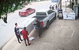 Màn vận chuyển tủ mát đi vào lòng đất