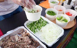 Quá ám ảnh cái đói, đặt tên quán Phở Khỏe ở Hàn Quốc, tạo được cả chuỗi bán phở