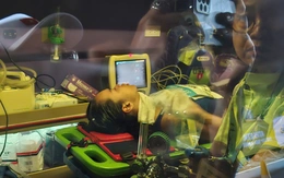 VĐV marathon Ngọc Hoa ngất xỉu, lên xe cấp cứu ở SEA Games 33