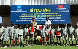 Đội công binh số 4 trao quà cho người dân Abyei, lan tỏa hình ảnh người lính mũ nồi xanh