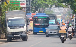 Đường Vĩnh Lộc nhỏ hẹp thường xuyên ùn ứ, khi nào TP.HCM mở rộng?