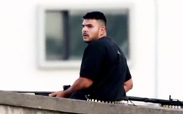 Úc hé lộ manh mối động cơ của hai cha con nghi phạm vụ xả súng 15 người chết