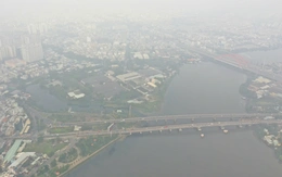 Sáng nay thời tiết TP.HCM trời mù, không khí không tốt với người nhạy cảm