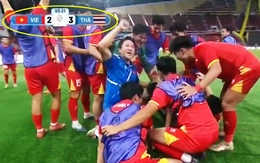 Bảng tỉ số ‘đi lạc’, cổ động viên U22 Việt Nam thoáng thót tim
