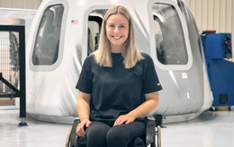 Blue Origin đưa người ngồi xe lăn đầu tiên lên vũ trụ