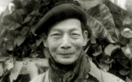 Một gia đình bốn thế hệ nối tiếp viết sách, ba người được đặt tên đường