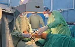 Bệnh viện Nhi Đồng 2 kéo dài chi thành công cho một bé trai 13 tuổi