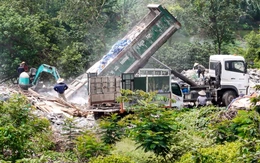 Bộ NN-MT yêu cầu xử lý nghiêm nạn đổ trộm rác thải xây dựng sau điều tra của Tuổi Trẻ