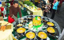 Hoa mắt, mềm lòng ở phiên chợ nông sản Bình Đông