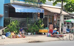 Thấy người ta có loa rao hàng nên cũng mở loa cho dễ bán, dân xung quanh lãnh đủ