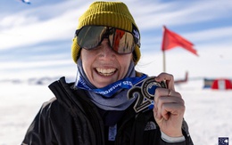 Nữ runner đầu tiên vô địch Giải marathon Nam Cực