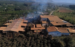 Dân 'ngộp thở' vì lò sấy cà phê trái phép ngay khu dân cư