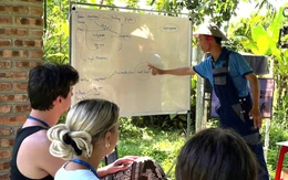 Mang tiếng Anh về làng, chàng trai xứ Quảng mở lối sinh kế cho người dân