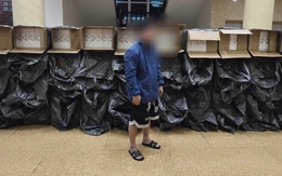 Vận chuyển gần 70.000 bao thuốc lá lậu, người đàn ông bỏ trốn rồi đầu thú sau 2 tuần