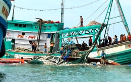 Kịp thời cứu 13 ngư dân trong vụ chìm tàu cá gần đảo Hòn Chuối