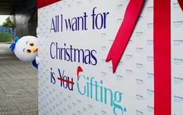 Sân bay quốc tế Đà Nẵng tặng quà Giáng sinh cho khách chờ bay