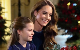Kate Middleton và Công chúa Charlotte song tấu piano tại lễ hát thánh ca Giáng sinh