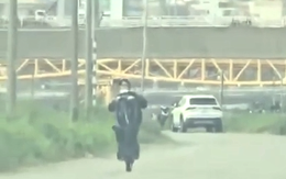 Không bằng lái, bốc đầu xe trên đường phố Đà Nẵng, hai người bị tịch thu xe