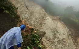 Đường lên đỉnh Bạch Mã sạt lở nghiêm trọng, du lịch tạm ngưng vô thời hạn