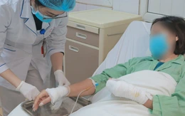 Hóa chất thông bồn cầu phát nổ khiến người phụ nữ bỏng nặng