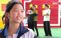 Cô bé mừng rỡ ôm chầm lấy MC Thành Trung khi gia đình nhận được phần quà có giá trị lớn