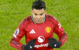 Casemiro ngơ ngác khi bị thay ra ở Ngoại hạng Anh