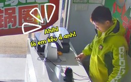 Nam nhân viên giật mình khi khách ở 'trong tivi' gọi dậy bán hàng