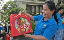 Tết sớm cho công nhân vệ sinh TP.HCM