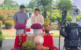 Vựa hoa, nhà vườn miền Tây tất bật livestream bán hoa Tết sớm cùng người nổi tiếng