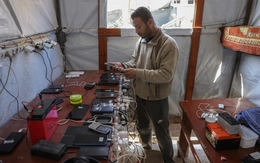 iPhone 17 Pro hút hàng ở Gaza dù người dân đói ăn