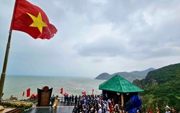 Đắk Lắk chào cờ đầu năm ở Mũi Điện, countdown tại Buôn Ma Thuột