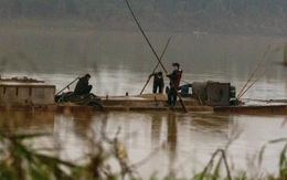 Điều tra: Xuyên đêm nạo hút cát lậu trên sông Thạch Hãn, việc mua bán diễn ra chóng vánh