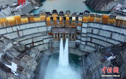 Trung Quốc vận hành nhà máy thủy điện đập vòm ở độ cao lớn nhất thế giới